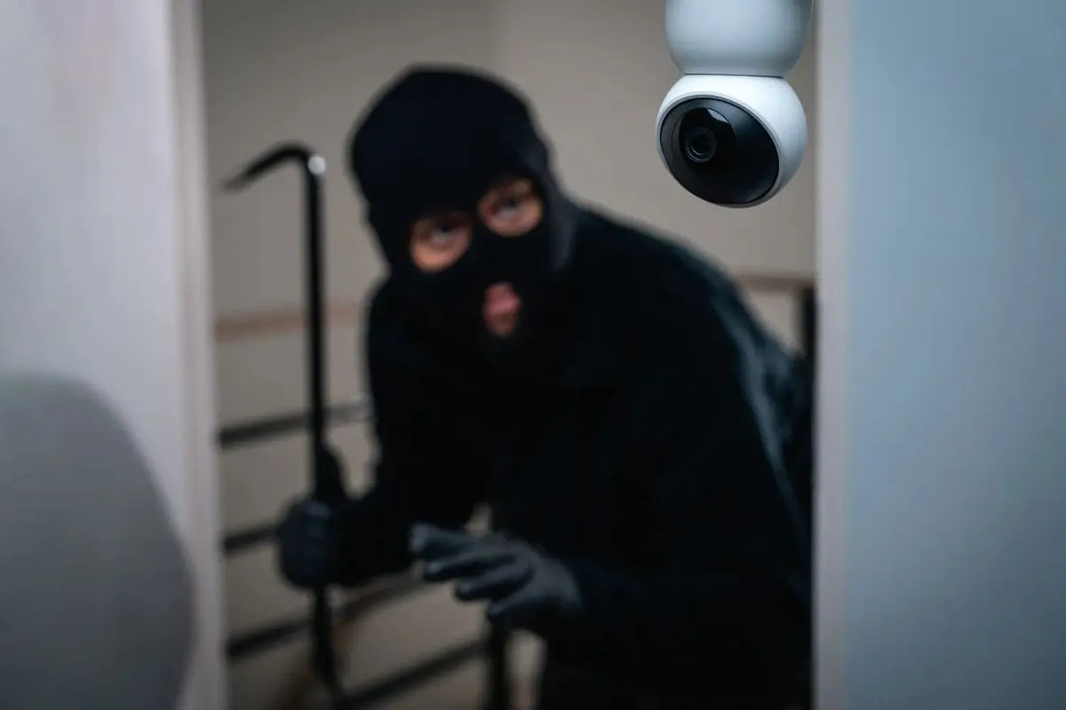 Guide complet : Choisir une caméra surveillance intérieur en 2026